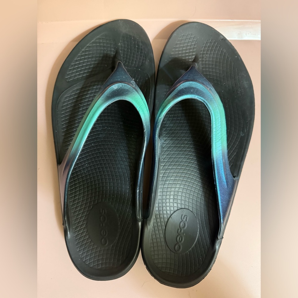 OOFOS Sandals, size 11, Luxe Black Atlantis, EUC